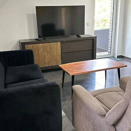 Haus Im Gruenen - App Og 아파트 스템베데